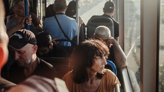 Eine Fahrt ins Ungewisse: Der Bus verbindet das Lager Tegel mit dem Bahnhof Jungfernheide