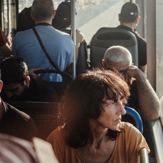 Eine Fahrt ins Ungewisse: Der Bus verbindet das Lager Tegel mit dem Bahnhof Jungfernheide