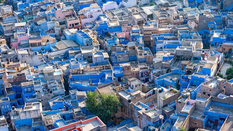 Stadtansicht von Jodhpur mit blauen Wohnhäusern