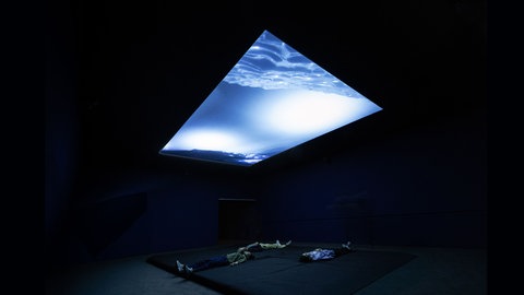 Installationsansicht Julian Charrière, Albedo, 2025