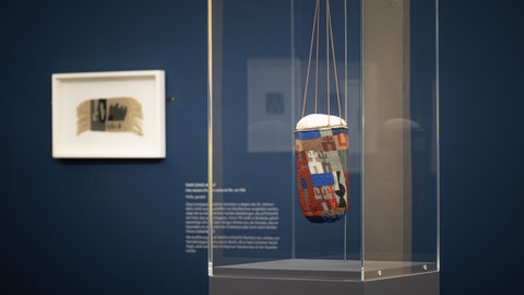 Seit 2023 präsentiert das Arp Museum Bahnhof Rolandseck einen Teil seiner Sammlung unter dem Titel "Kosmos Arp - ein Künstlerpaar der Avantgarde".