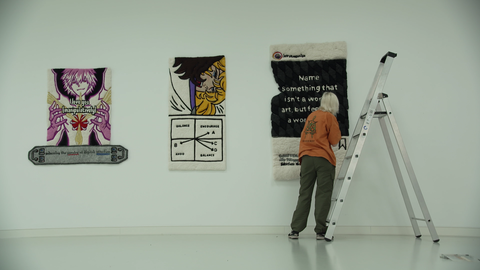 Mit ihren Wandteppichen ist die Künstlerin Lucia Mattes Teil der Meisterschüler*innnen-Ausstellung in Sindelfingen.