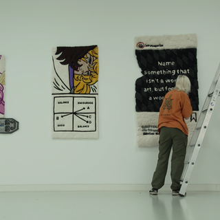 Mit ihren Wandteppichen ist die Künstlerin Lucia Mattes Teil der Meisterschüler*innnen-Ausstellung in Sindelfingen.