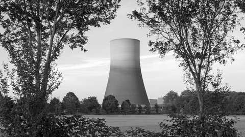 Michael Bertram fotografiert in Langzeitprojekt Kühlturm des Atomkraftwerks Mühlheim-Kärching