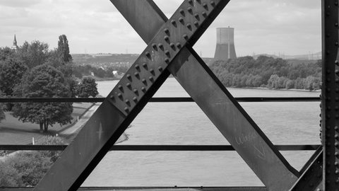 Michael Bertram fotografiert in Langzeitprojekt Kühlturm des Atomkraftwerks Mühlheim-Kärlich
