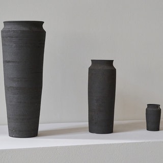 Triennale Fellbach prämiert das Künstlerkollektiv Unknown Fields für seine kritische Arbeit „Rare Earthenware".