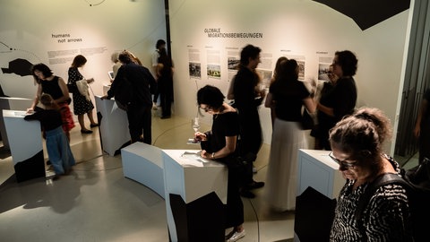 Ankommen? - Migration, Glaube, Identität - Ausstellung im Turm zur Katz, Konstanz