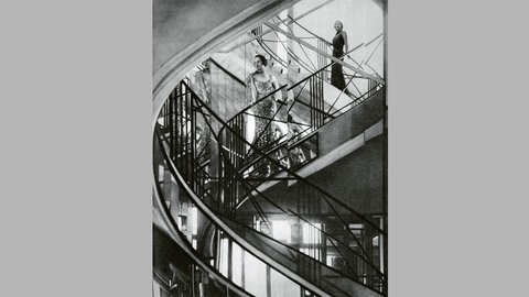 Der verspiegelte Treppenaufgang in Chanels Studio, ca. 1930