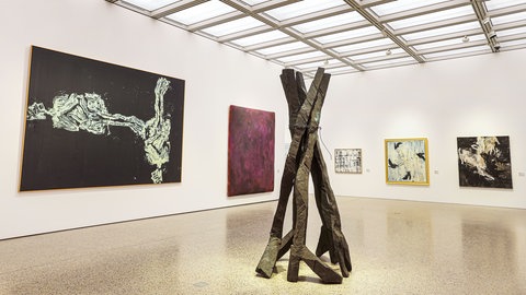 Georg Baselitz, Andalusische Gitarre, 2021 (links), daneben Gotthard Graubner, Mysterium coniunctionis, 1986