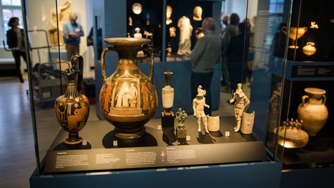 Vasen und andere Kunstgegenstände im Landesmuseum Württemberg in Stuttgart