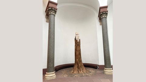 Baumwurzel-Skulptur von Henrique Oliviera