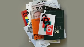 mehrere Programmhelfte für das Museumsjahr 2026