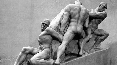 Das „Denkmal der Straße“ - „Die Reichsautobahnarbeiter“ (1943) von Hitlers meistgeschätzten Bildhauer Josef Thorak sollte an der Reichsautobahn bei Salzburg aufgestellt werden. 