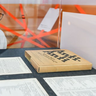 Das Projekt greift zurück auf die 1924 bis 1932 erschienene Publikation „Anti-Anti. Tatsachen zur Judenfrage“