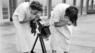 Leni Willimann-Thöni, Schülerinnen der Fachklasse für Fotografie, Kunstgewerbeschule Zürich, ca. 1940
