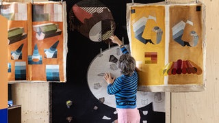 Hella Jongerius in ihrem Studio. Vorbereitungen für den Archiv-Umzug, 2024