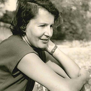 Rose Marie Schnorrenberg m Bodenseeufer 1950er