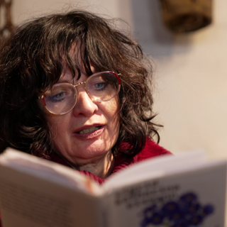 Katharina Eismann lesend