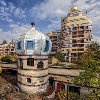 Wohnanlage in Spiralform von Hundertwasser in Darmstadt