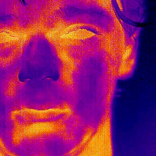 „Between the sirens“ von Gerd Waliszewski