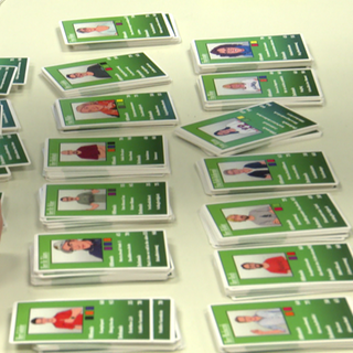 Lehrer werden auf Sammelkarten zu Superhelden