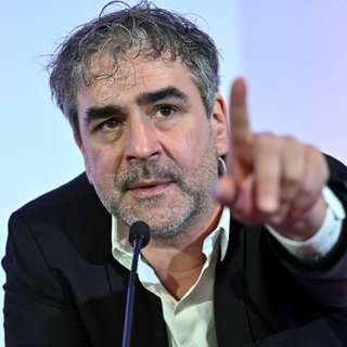 Der Autor und Publizist Deniz Yücel auf der Mitgliederversammlung des PEN in Gotha