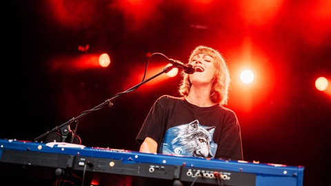 Charlotte Brandi live am E-Piano