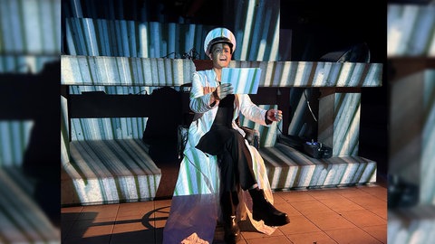 Für die Performance schlüpft Ismael Börner vom Ensemble HeARTbeat in verschiedene Rollen