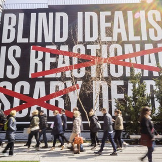 Kunstwerk mit Frantz Fanon Zitat in New York 