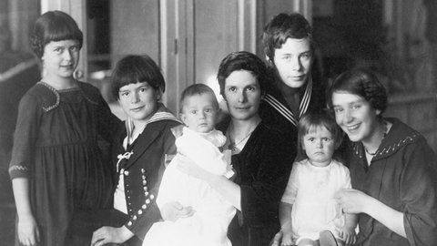 Katia Mann mit ihren sechs Kindern