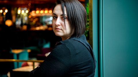 Schriftstellerin Nino Haratishwili bei einem Fotoshooting in Stockholm (2021)