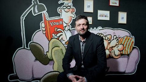 Ralf König zwischen seinen Figuren Konrad und Paul