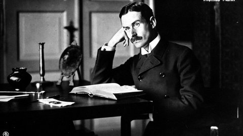 Thomas Mann am Schreibtisch