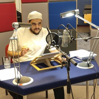 Yasin El Harrouk liest „bruder, wenn wir nicht family sind, wer dann?“ von Oliver Lovrenski