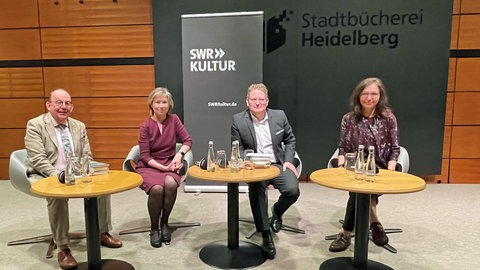 Denis Scheck, Cornelia Geißler, Carsten Otte und Beate Tröger in der Stadtbibliothek Heidelberg