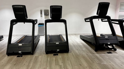 Laufbänder im Gym