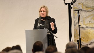 Verleihung des Peter-Huchel-Preises 2024; Anja Utler bei Dankesrede