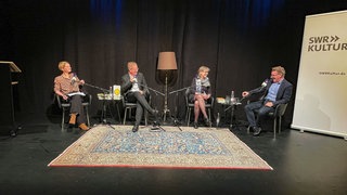Anne-Dore Krohn, Carsten Otte, Cornelia Geißler und Paul Jandl bei der SWR Bestenliste im Werkhaus des Staatstheaters Mannheim