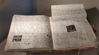 Aufgeklapptes Tagebuch von Anne Frank