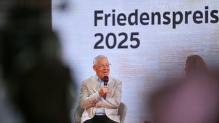 Der Osteuropa-Historiker Karl Schlögel ist mit dem Friedenspreis des deutschen Buchhandels 2025 ausgezeichnet worden.