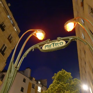 Pariser Metro-Schild.