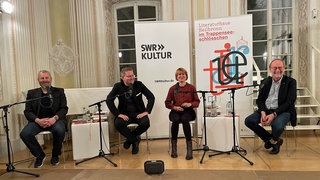 Dirk Knipphals, Carsten Otte, Martina Läubli und Martin Ebel bei der SWR Bestenliste-Diskussion im Schießhaus Heilbronn