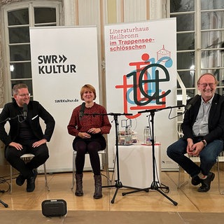 Dirk Knipphals, Carsten Otte, Martina Läubli und Martin Ebel bei der SWR Bestenliste-Diskussion im Schießhaus Heilbronn