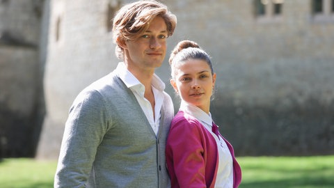 James Beaufort (Damian Hardung) und Ruby Bell (Harriet Herbig-Matten) 