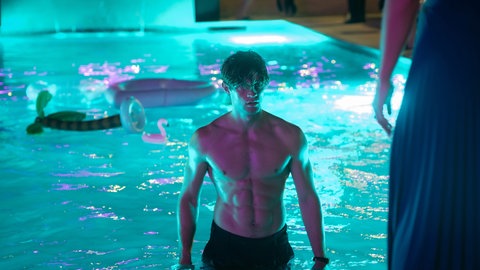 Damian Hardung spielt auch in der zweiten Staffel "Maxton Hall" den reichen Schönling James Beaufort.