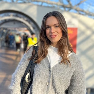 Autorin und Bloggerin Eva Pramschüfer