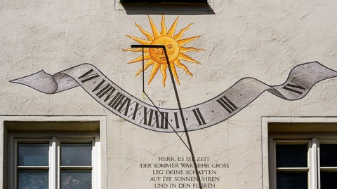 Sonnenuhr mit einem Gedicht von Rainer Maria Rilke in Kempten