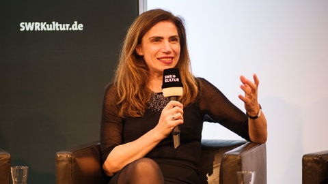 Die Autorin Dana Grigorcea auf der Jubiläumsfeier "50 Jahre SWR Bestenliste" im Literaturhaus Stuttgart