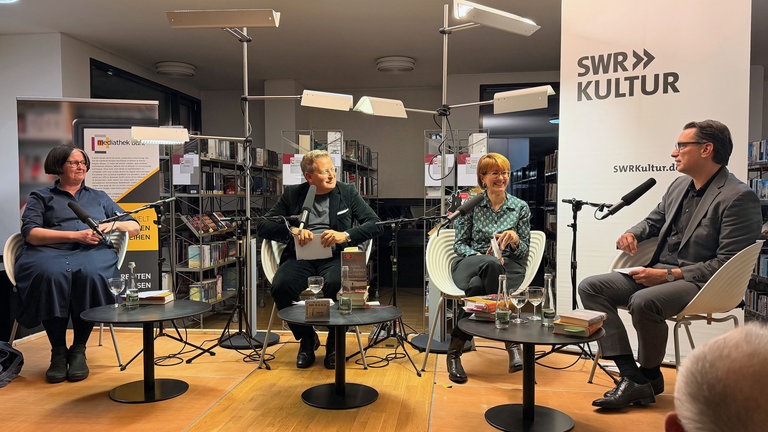 Judith von Sternburg, Carsten Otte, Martina Läubli und Christoph Schröder in der Mediathek Bühl