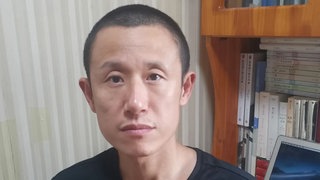 Der chinesische Schriftsteller Hu Anyan